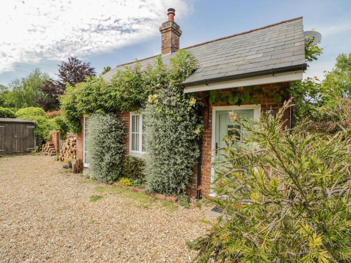 Parkfield Cottage Sturminster Marshall Exterior photo